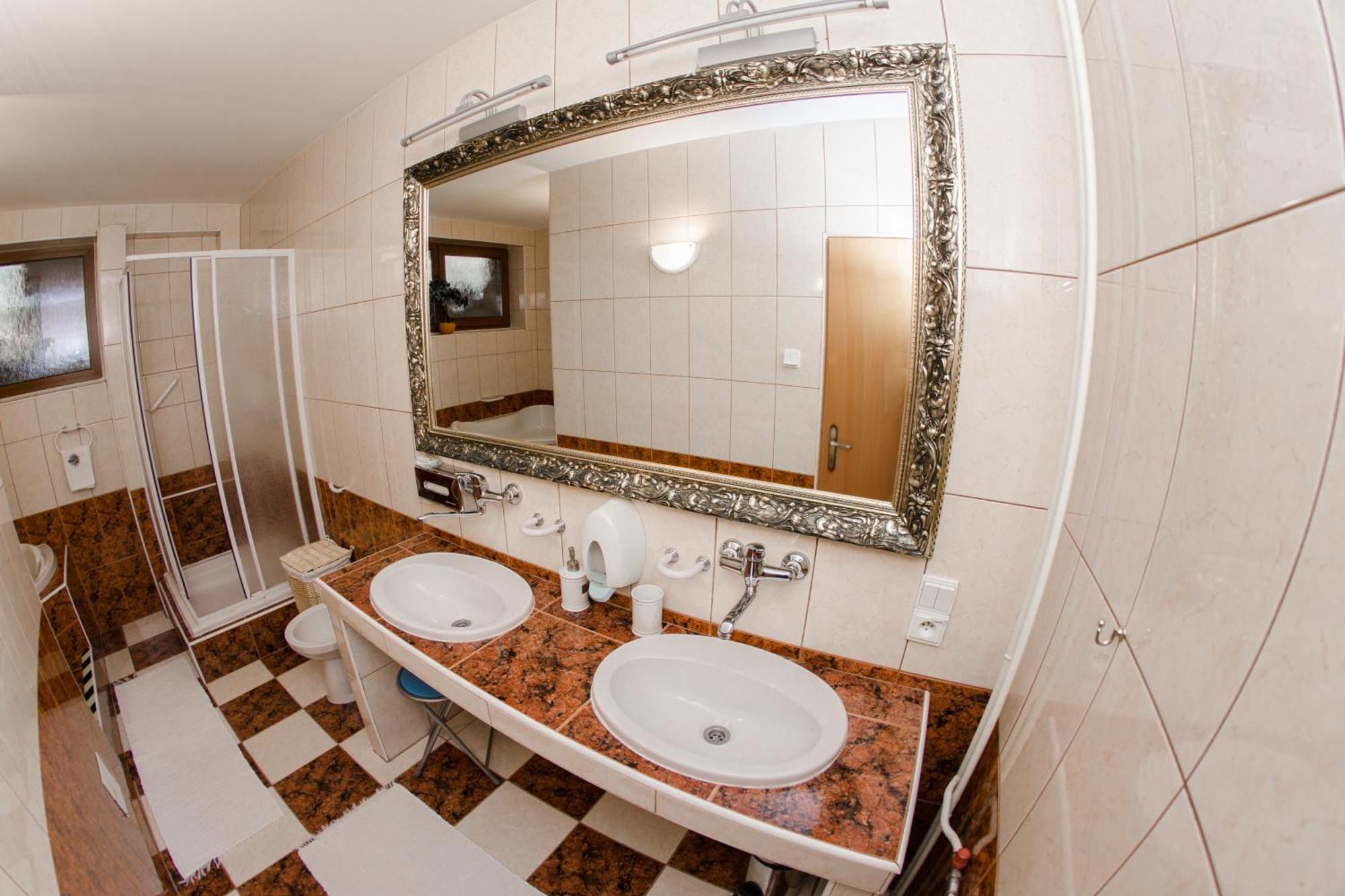 Hotel Sachticka Banská Bystrica Eksteriør bilde